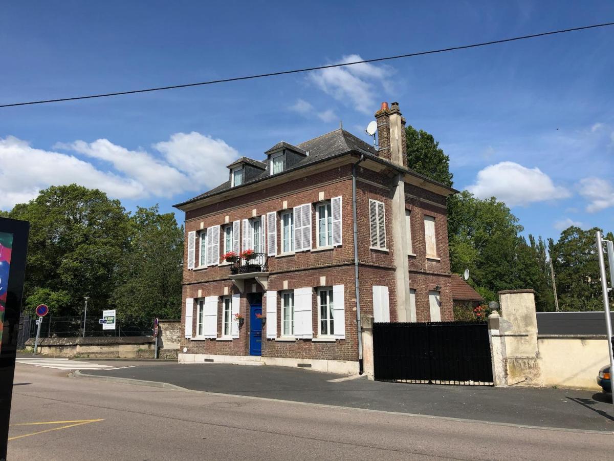 Maison Quatre Freres Louviers Exterior photo