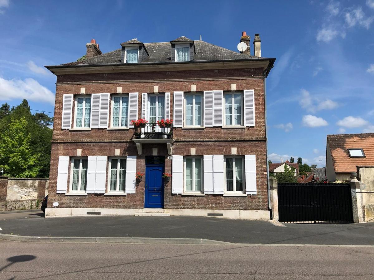 Maison Quatre Freres Louviers Exterior photo